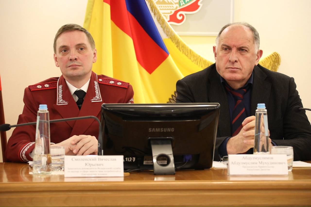 Вячеслав Смоленский и Абдулмуслим Абдулмуслимов посетили коллегию Роспотребнадзора по РД