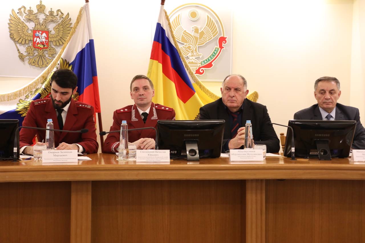 Вячеслав Смоленский и Абдулмуслим Абдулмуслимов посетили коллегию Роспотребнадзора по РД