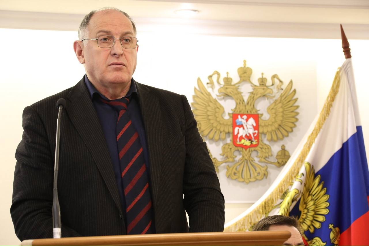 Вячеслав Смоленский и Абдулмуслим Абдулмуслимов посетили коллегию Роспотребнадзора по РД