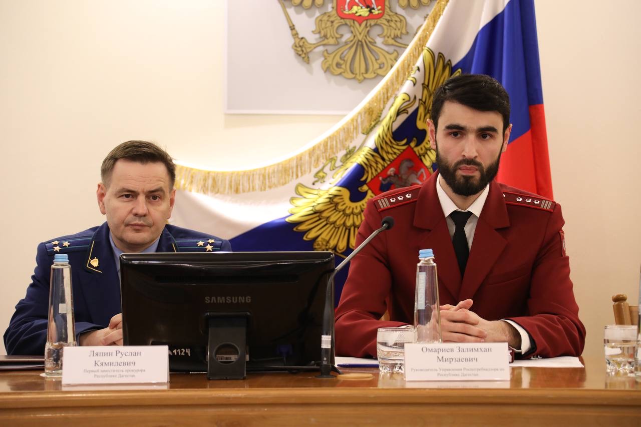 Вячеслав Смоленский и Абдулмуслим Абдулмуслимов посетили коллегию Роспотребнадзора по РД