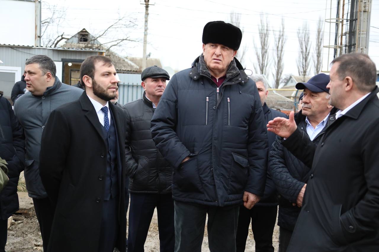 Абдулмуслим Абдулмуслимов проинспектировал ход строительства школы в Хасавюрте