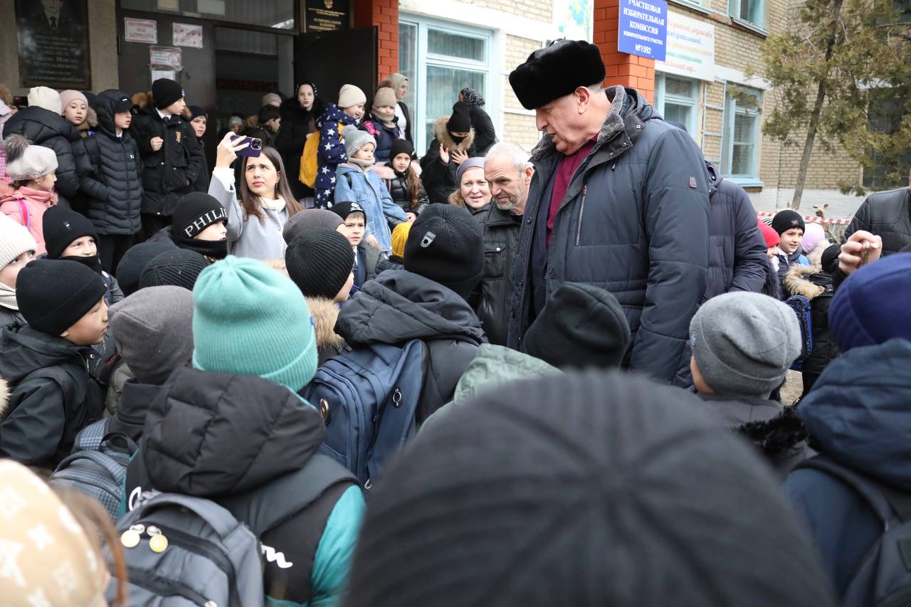Абдулмуслим Абдулмуслимов проинспектировал ход строительства школы в Хасавюрте