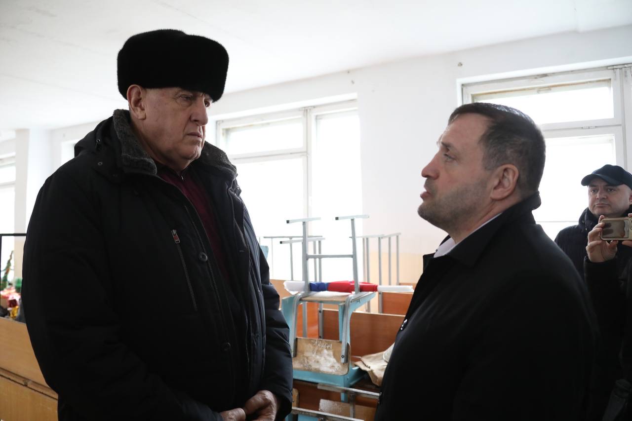 Абдулмуслим Абдулмуслимов проинспектировал ход строительства школы в Хасавюрте