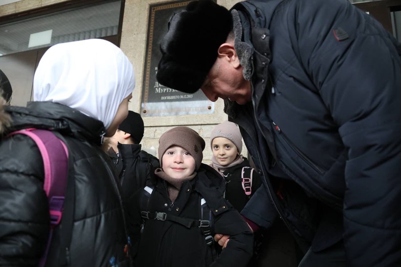 Абдулмуслим Абдулмуслимов проинспектировал ход строительства школы в Хасавюрте