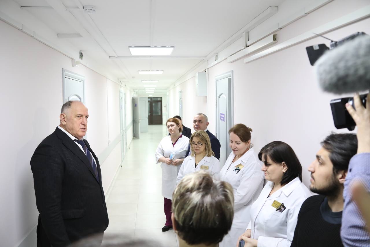 Абдулмуслим Абдулмуслимов навестил участников СВО, проходящих лечение в РКБ №2
