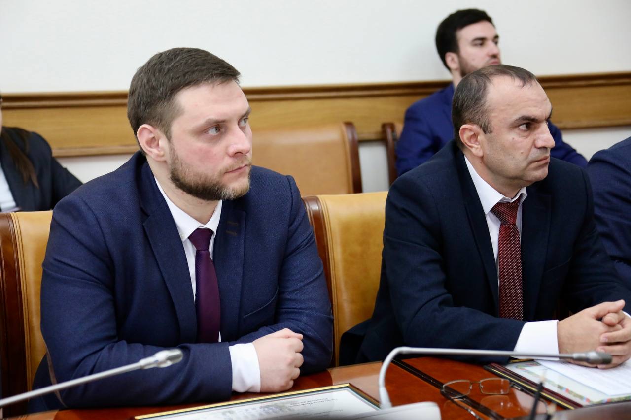 Абдулмуслим Абдулмуслимов вручил госнаграды отличившимся дагестанцам ко Дню защитника Отечества