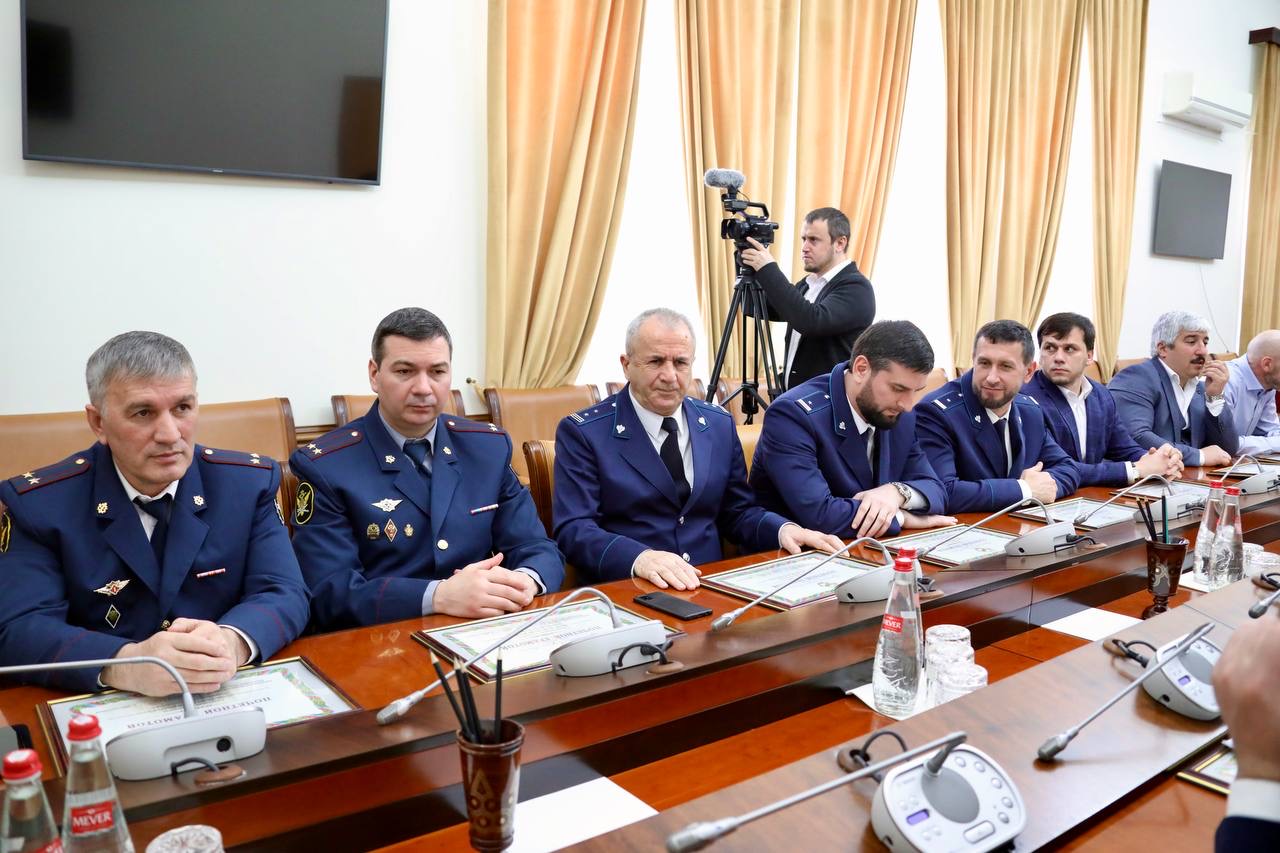 Абдулмуслим Абдулмуслимов вручил госнаграды отличившимся дагестанцам ко Дню защитника Отечества