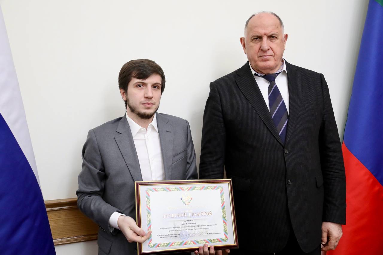 Абдулмуслим Абдулмуслимов вручил госнаграды отличившимся дагестанцам ко Дню защитника Отечества