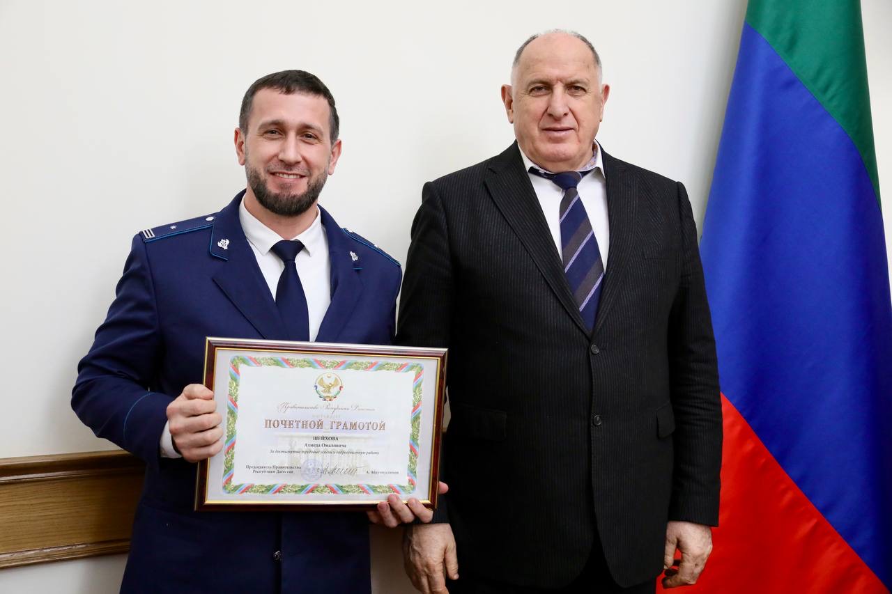 Абдулмуслим Абдулмуслимов вручил госнаграды отличившимся дагестанцам ко Дню защитника Отечества