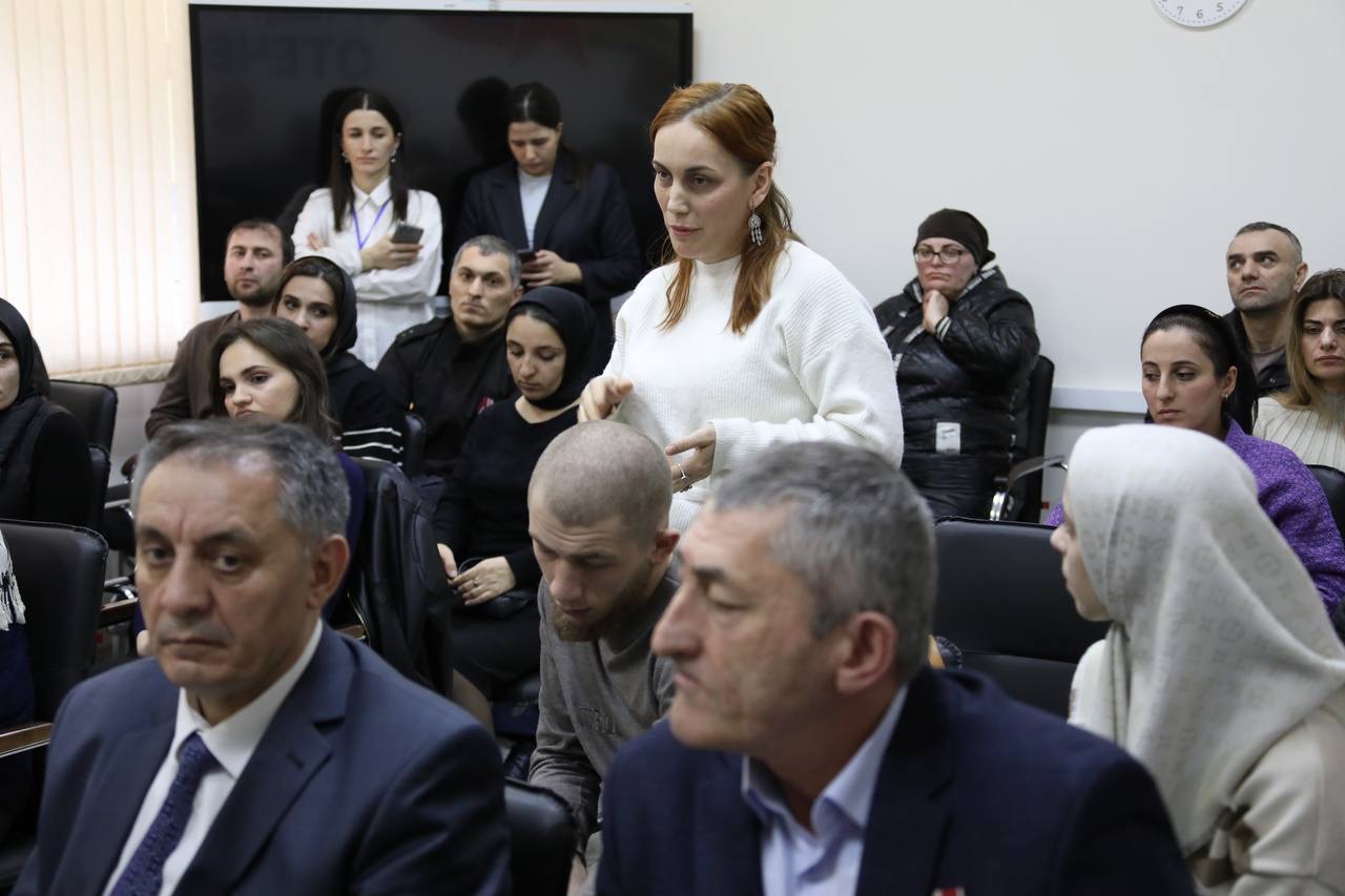Абдулмуслим Абдулмуслимов встретился с семьями военнослужащих, принимающих участие в СВО
