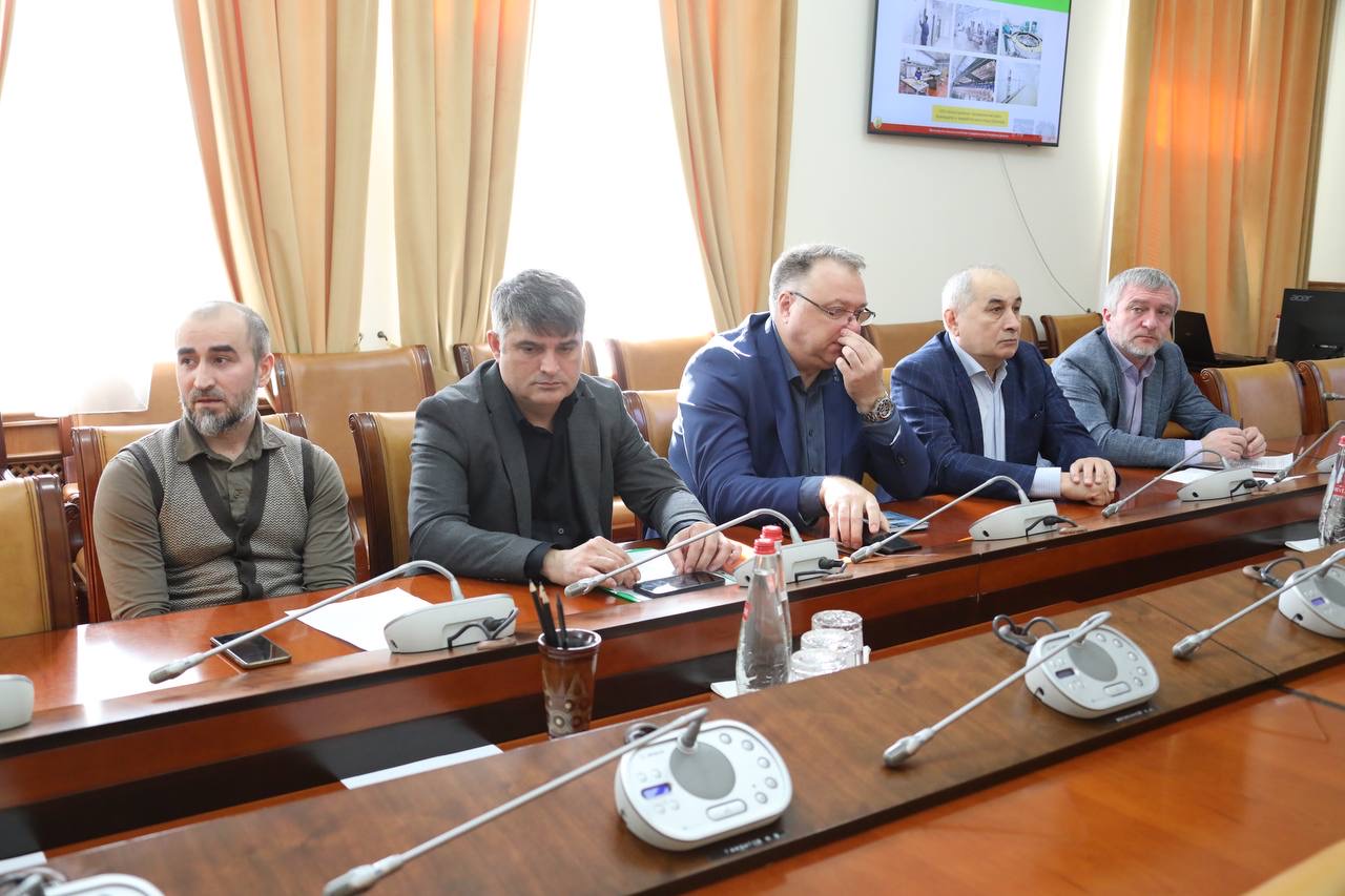 Абдулмуслим Абдулмуслимов поручил проработать вопрос внедрения механизмов льготного кредитования для птицеводческих хозяйств
