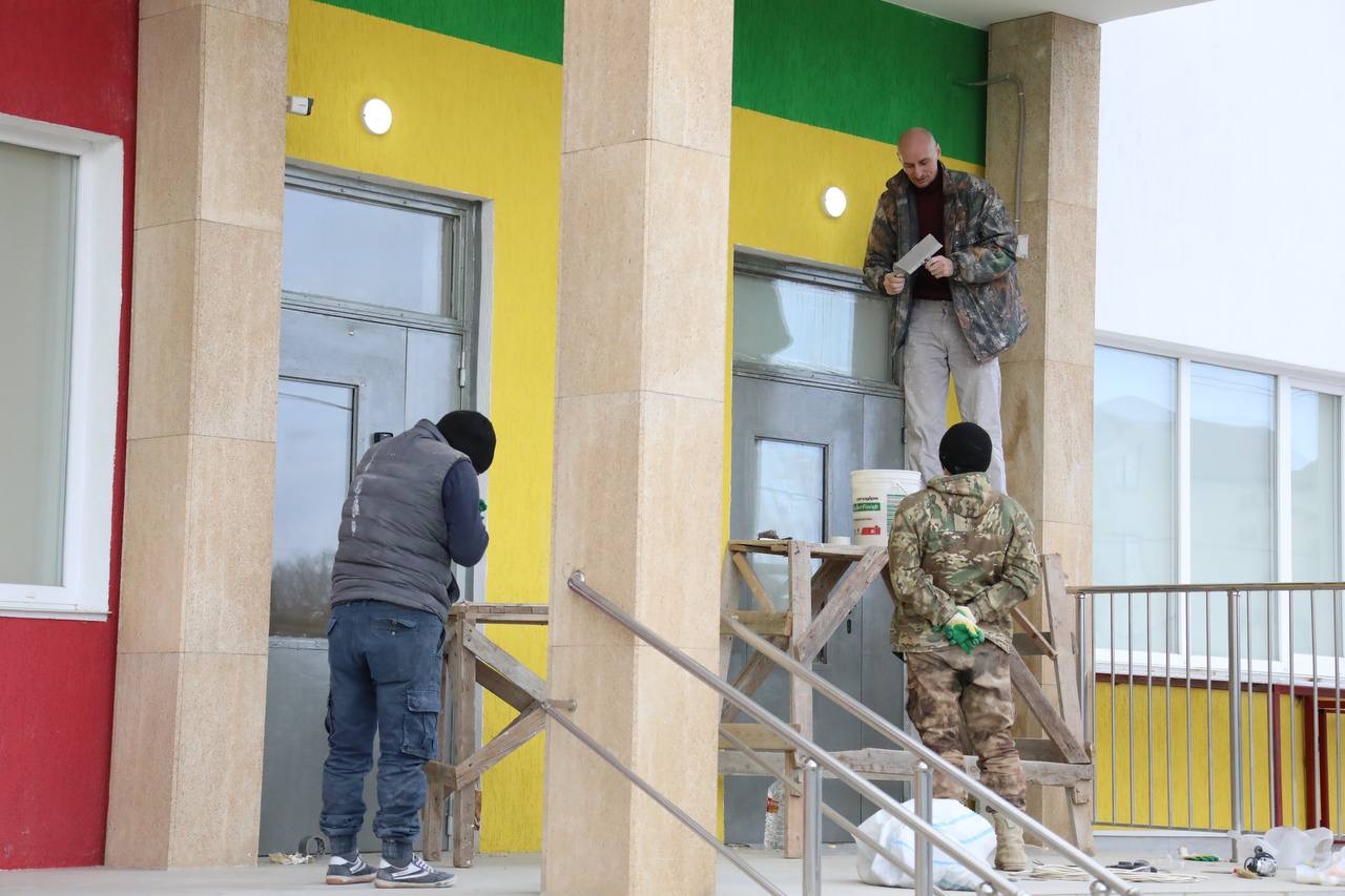 Абдулмуслим Абдулмуслимов проверил готовность к открытию нового детсада на 250 мест в Избербаше