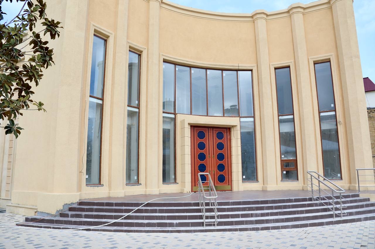 Абдулмуслим Абдулмуслимов ознакомился с ходом реконструкции Азербайджанского театра