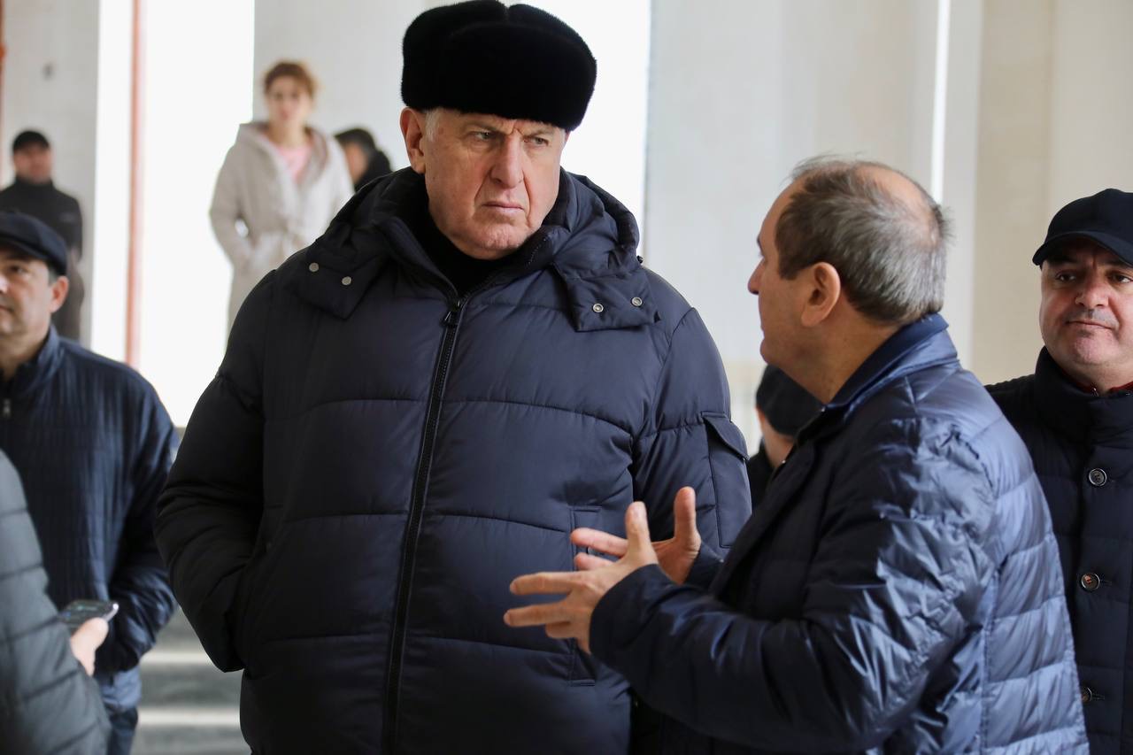 Абдулмуслим Абдулмуслимов ознакомился с ходом реконструкции Азербайджанского театра