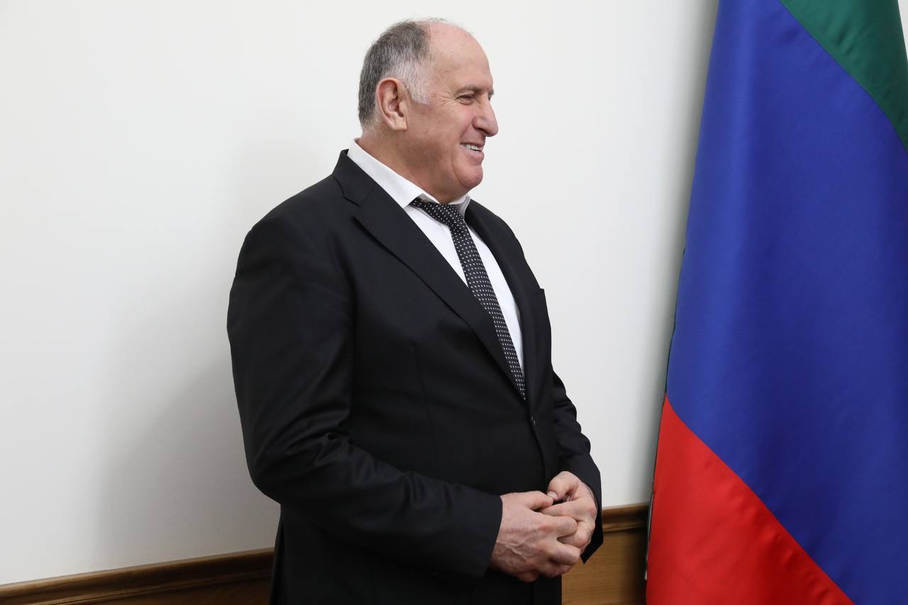 Абдулмуслим Абдулмуслимов в канун 8 марта вручил дагестанкам госнаграды