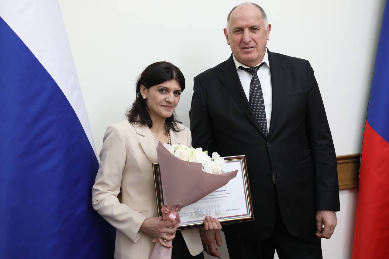 Абдулмуслим Абдулмуслимов в канун 8 марта вручил дагестанкам госнаграды