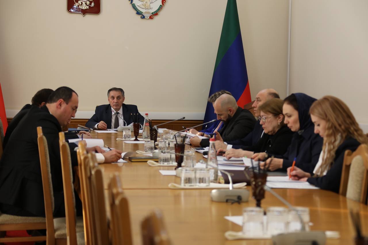 Сокращение кредиторской задолженности учреждений здравоохранения обсудили в Правительстве Дагестана