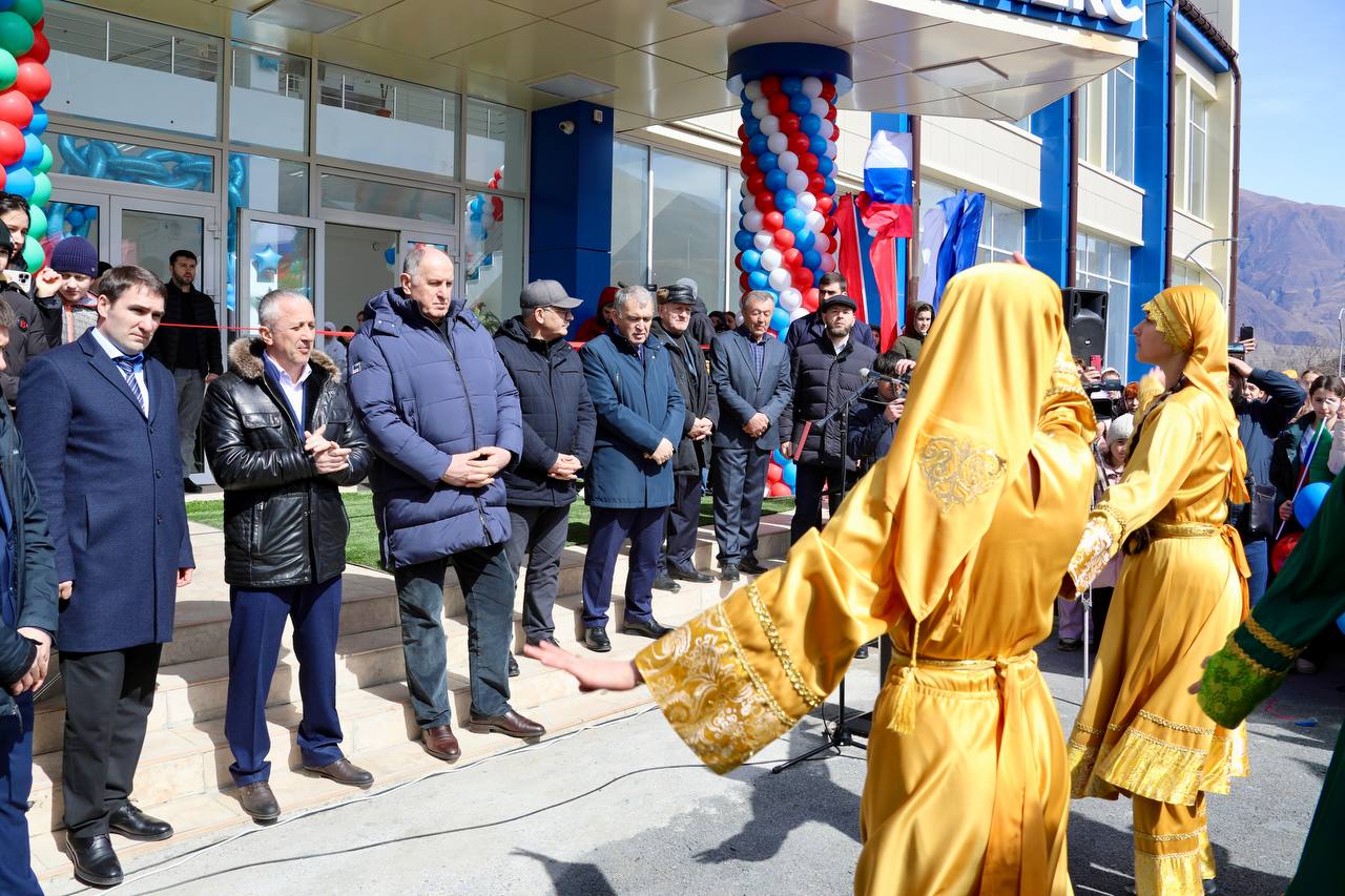 Абдулмуслим Абдулмуслимов открыл новый физкультурно-оздоровительный комплекс в Ахтынском районе
