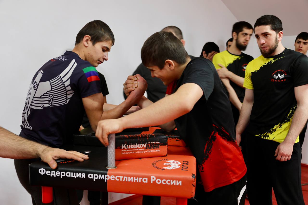 Абдулмуслим Абдулмуслимов открыл новый физкультурно-оздоровительный комплекс в Ахтынском районе