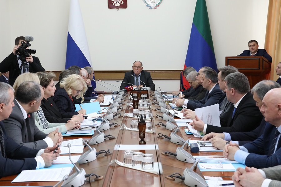 Свыше 160 млрд рублей направят на поддержку института семьи в Дагестане