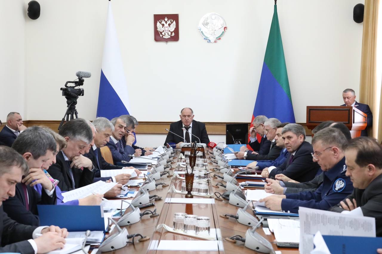 Абдулмуслим Абдулмуслимов провёл заседание Совета по координации деятельности контролирующих и правоохранительных органов в финансово-бюджетной сфере при Главе РД