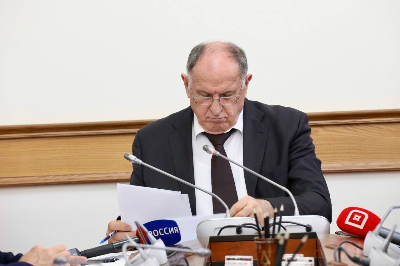 Абдулмуслим Абдулмуслимов провёл заседание Совета по координации деятельности контролирующих и правоохранительных органов в финансово-бюджетной сфере при Главе РД