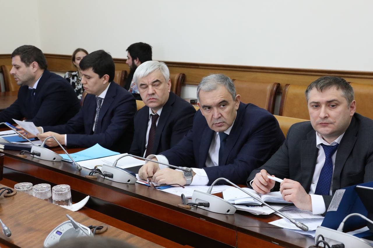 Абдулмуслим Абдулмуслимов провёл заседание Совета по координации деятельности контролирующих и правоохранительных органов в финансово-бюджетной сфере при Главе РД