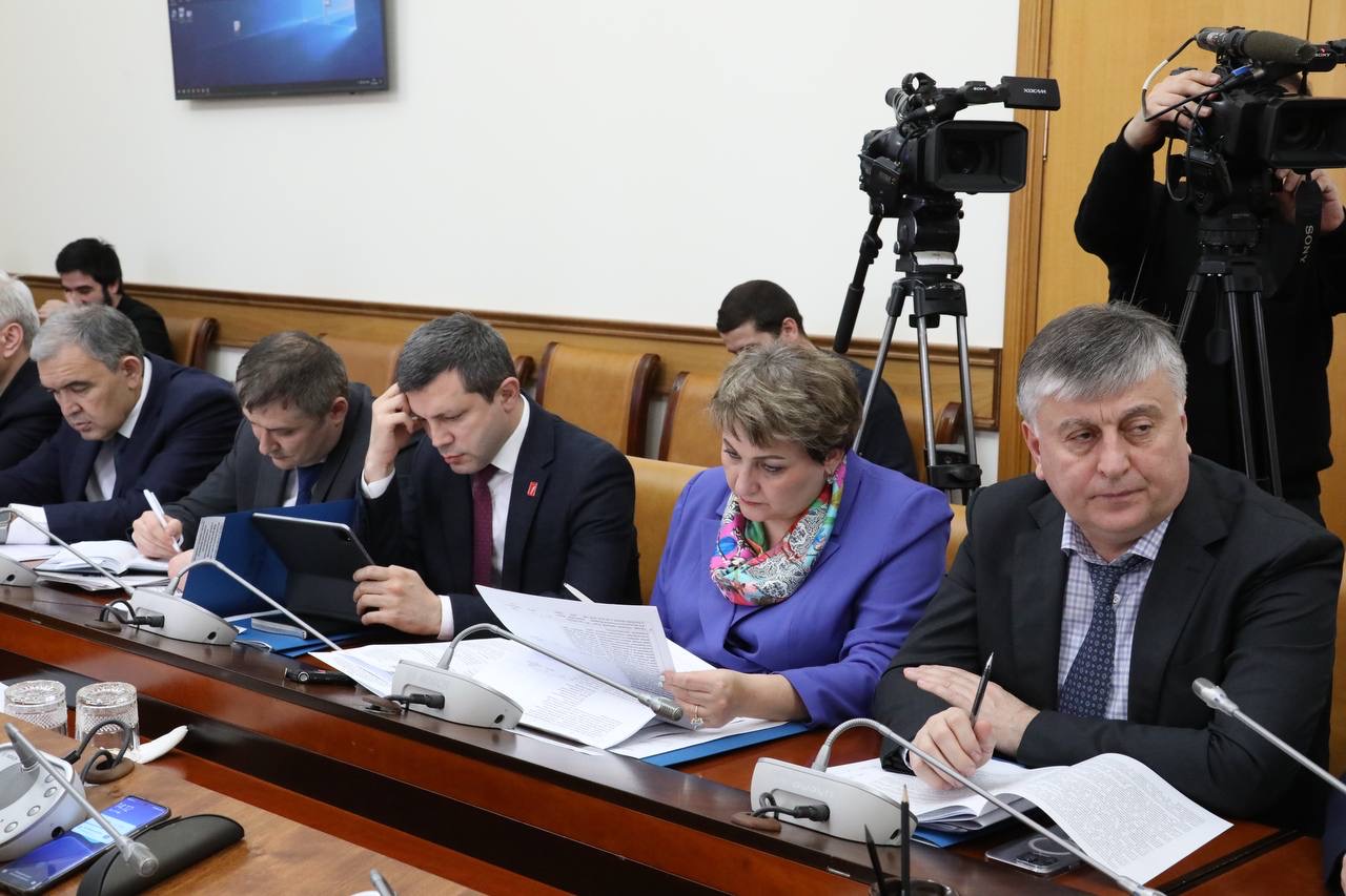 Абдулмуслим Абдулмуслимов провёл заседание Совета по координации деятельности контролирующих и правоохранительных органов в финансово-бюджетной сфере при Главе РД