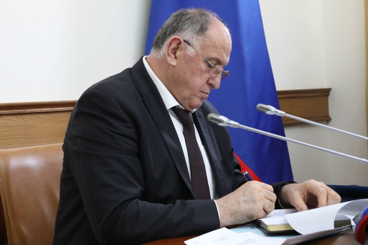 Абдулмуслим Абдулмуслимов провёл заседание Совета по координации деятельности контролирующих и правоохранительных органов в финансово-бюджетной сфере при Главе РД