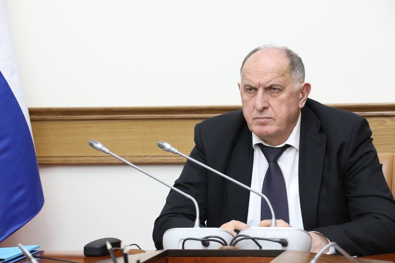 Для учеников аварийной школы Хасавюрта создадут безопасные условия обучения на период строительства нового здания