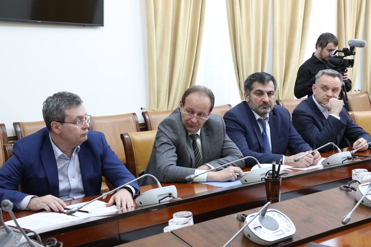 Для учеников аварийной школы Хасавюрта создадут безопасные условия обучения на период строительства нового здания
