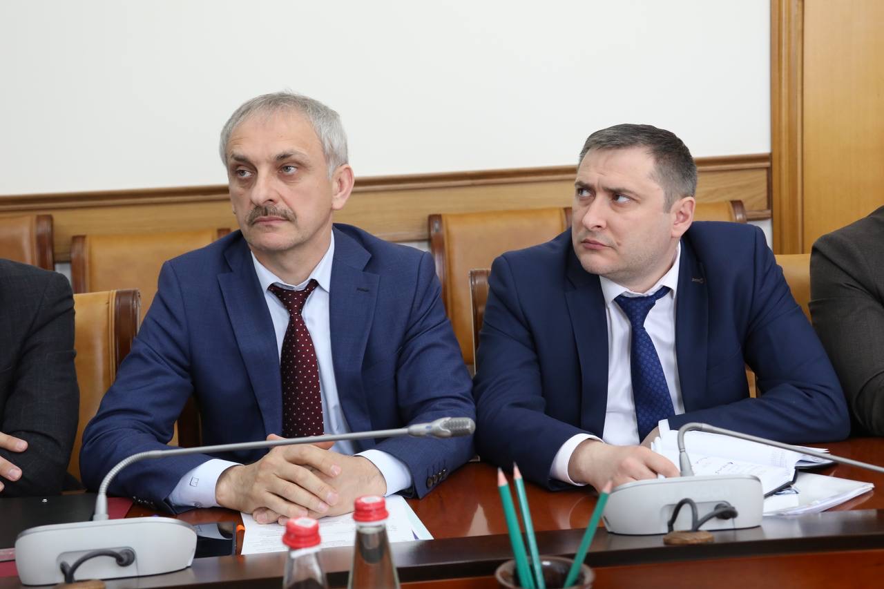 Абдулмуслим Абдулмуслимов провёл заседание Оперативного штаба по обеспечению устойчивости развития экономики республики