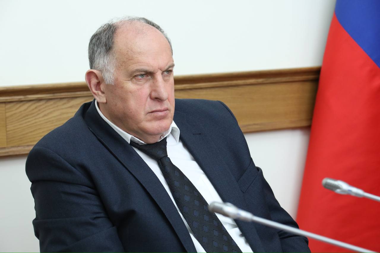 Абдулмуслим Абдулмуслимов провёл еженедельное заседание Оперативного штаба