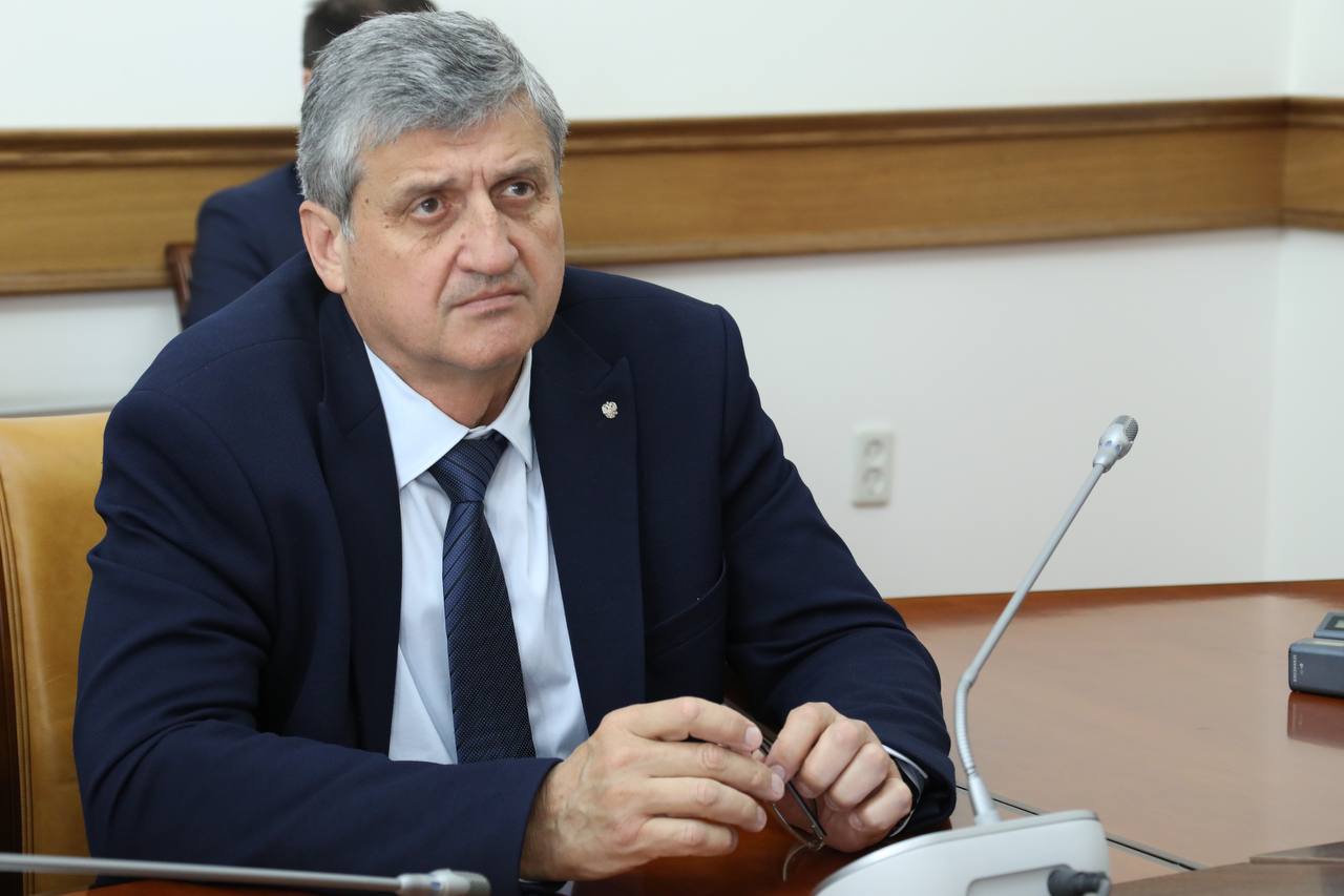 Абдулмуслим Абдулмуслимов провёл еженедельное заседание Оперативного штаба