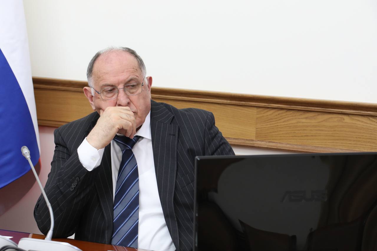 Абдулмуслим Абдулмуслимов принял участие в заседании комиссии Госсовета по направлению «Экономика и финансы»