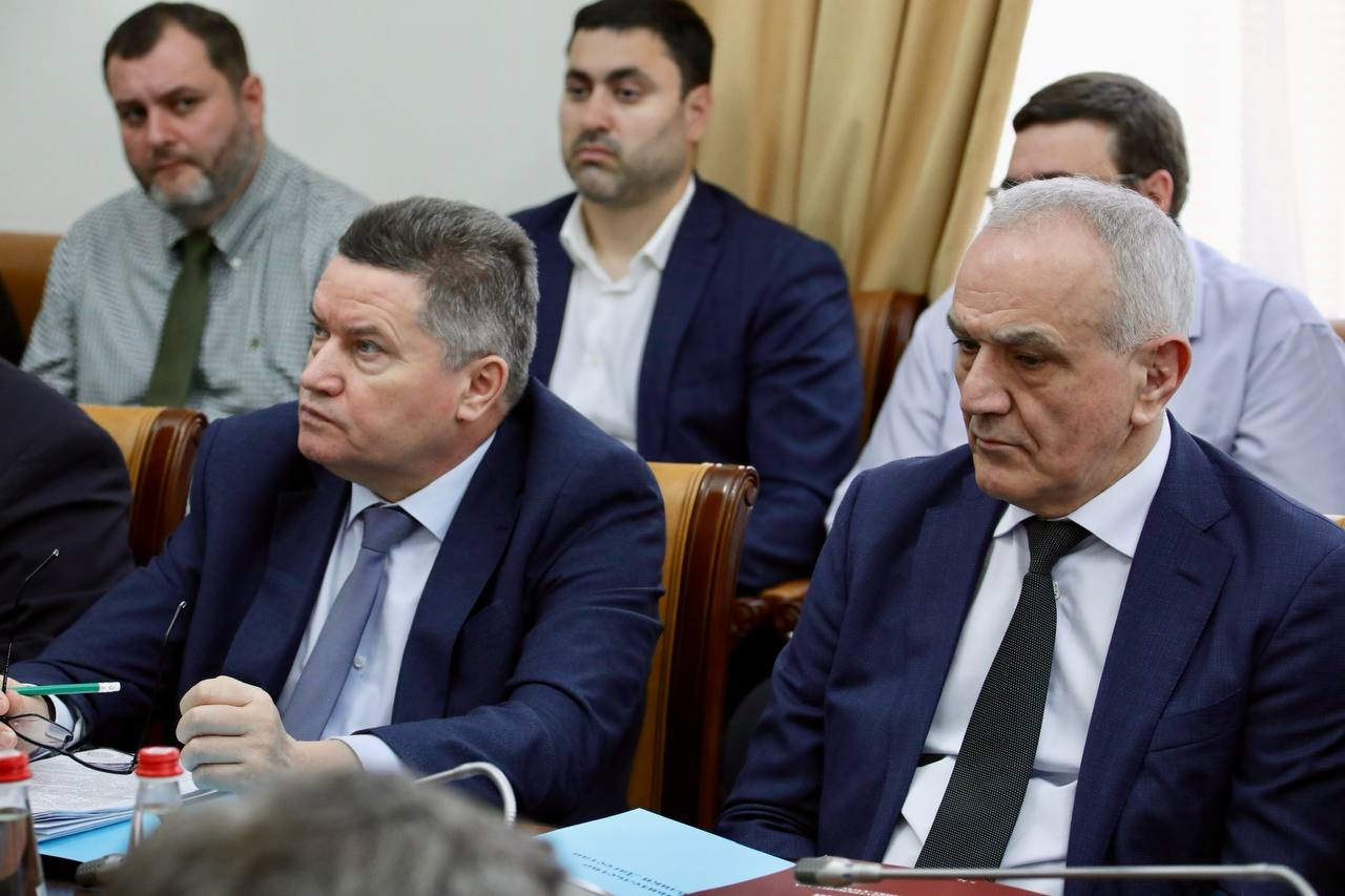 Абдулмуслим Абдулмуслимов провел расширенное заседание Республиканской призывной комиссии