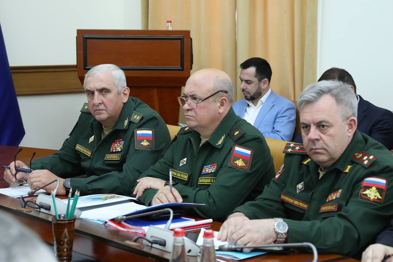 Абдулмуслим Абдулмуслимов провел расширенное заседание Республиканской призывной комиссии