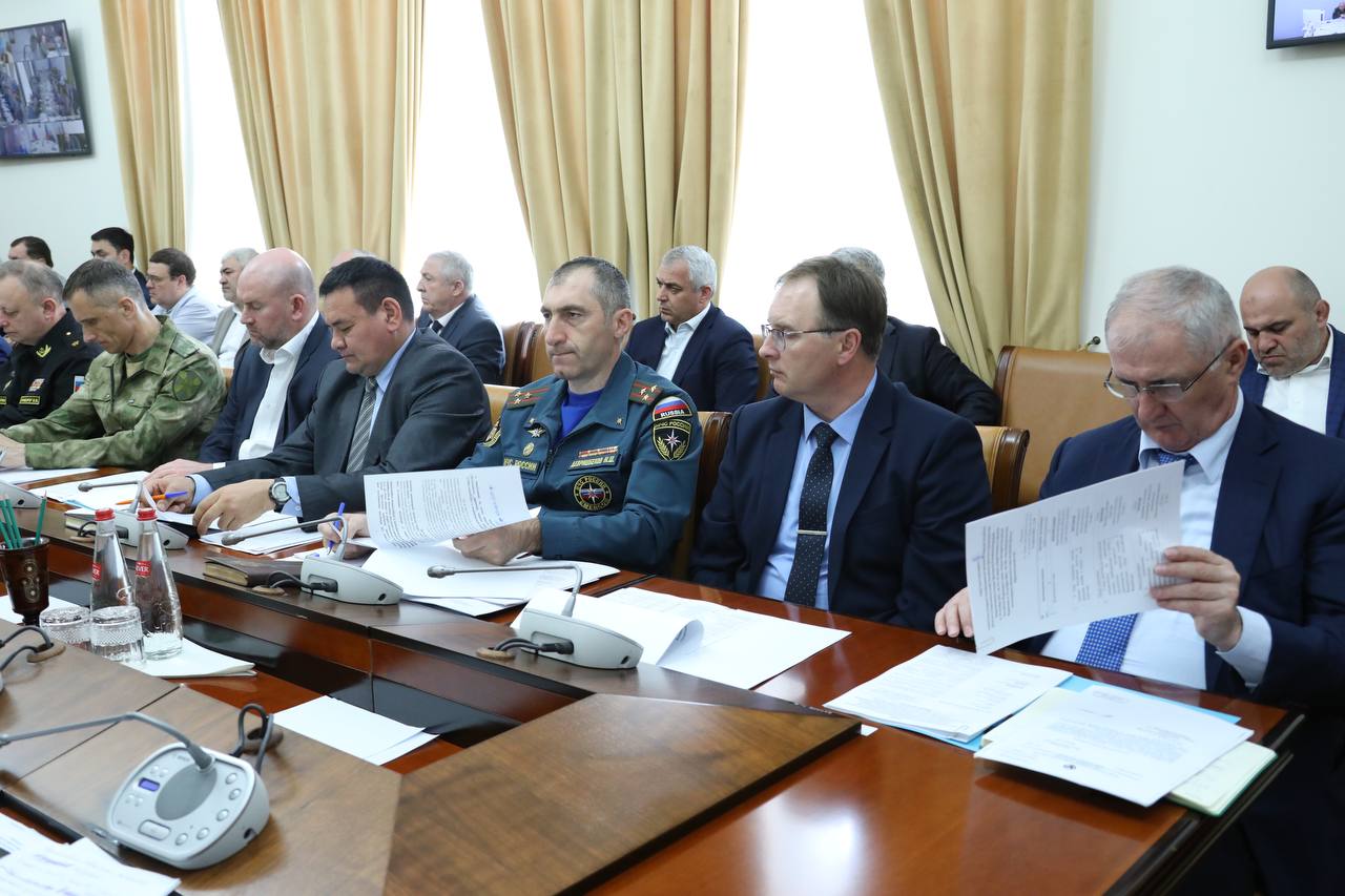 Абдулмуслим Абдулмуслимов провел расширенное заседание Республиканской призывной комиссии
