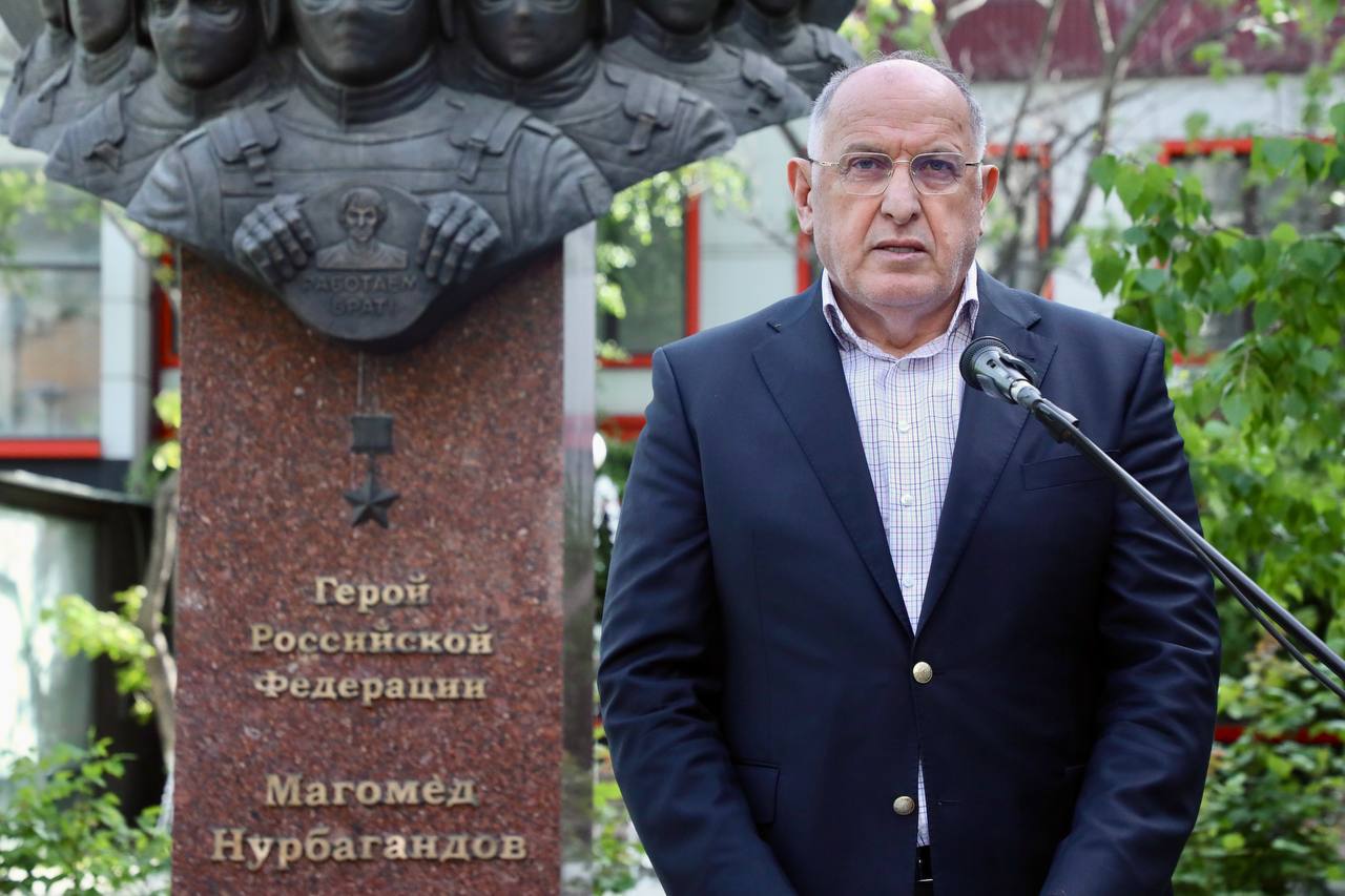 Абдулмуслим Абдулмуслимов дал старт патриотическому автопробегу «Малая Родина наших героев»