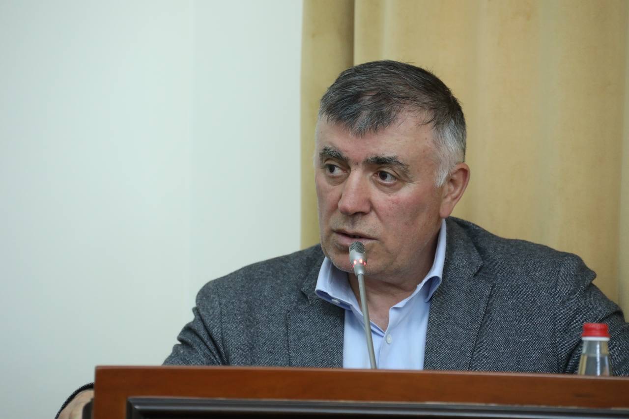 Абдулмуслим Абдулмуслимов провел совещание по вопросу организации обращения с ТКО