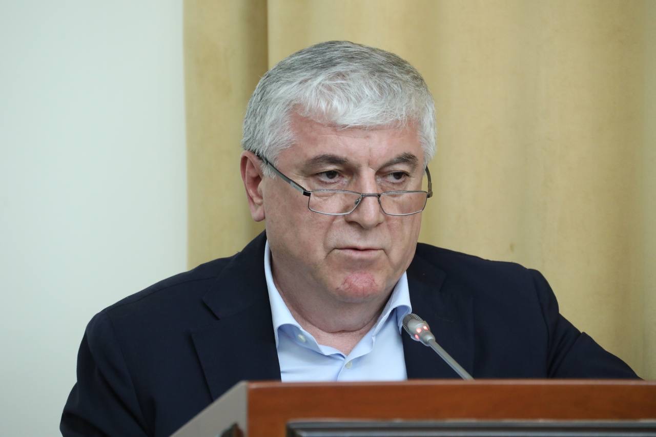Абдулмуслим Абдулмуслимов провел совещание по вопросу организации обращения с ТКО