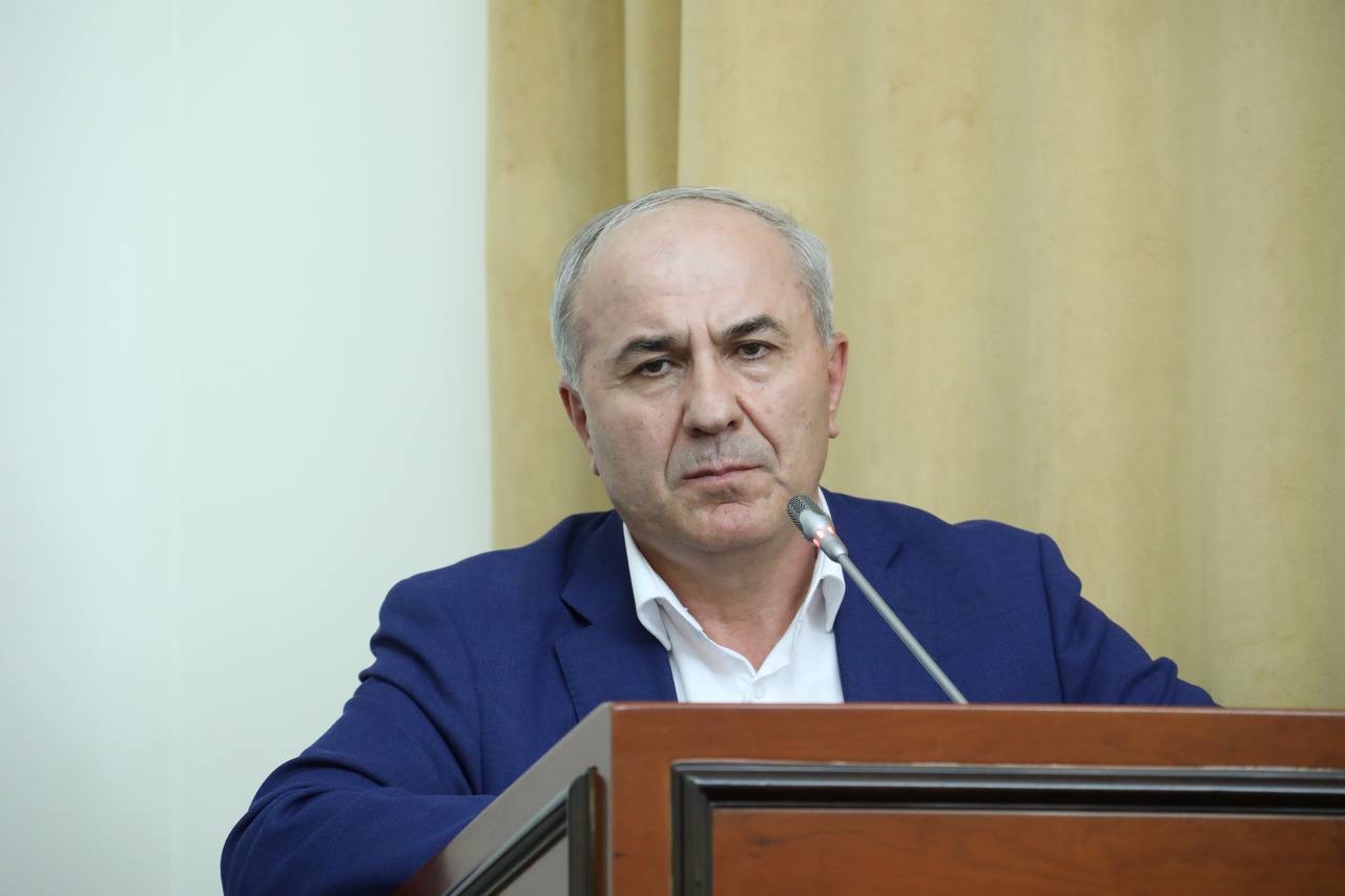 Абдулмуслим Абдулмуслимов провел совещание по вопросу организации обращения с ТКО