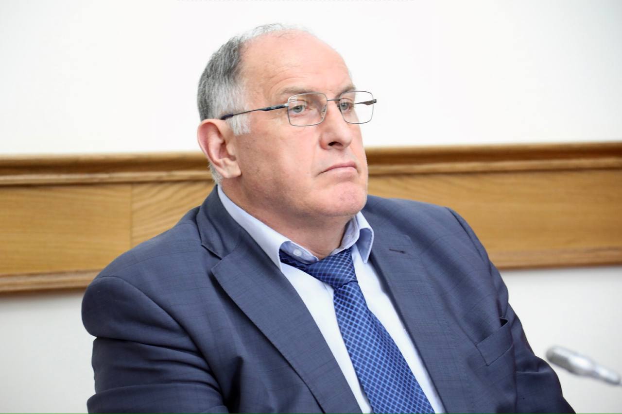 Абдулмуслим Абдулмуслимов провел совещание по вопросу организации обращения с ТКО