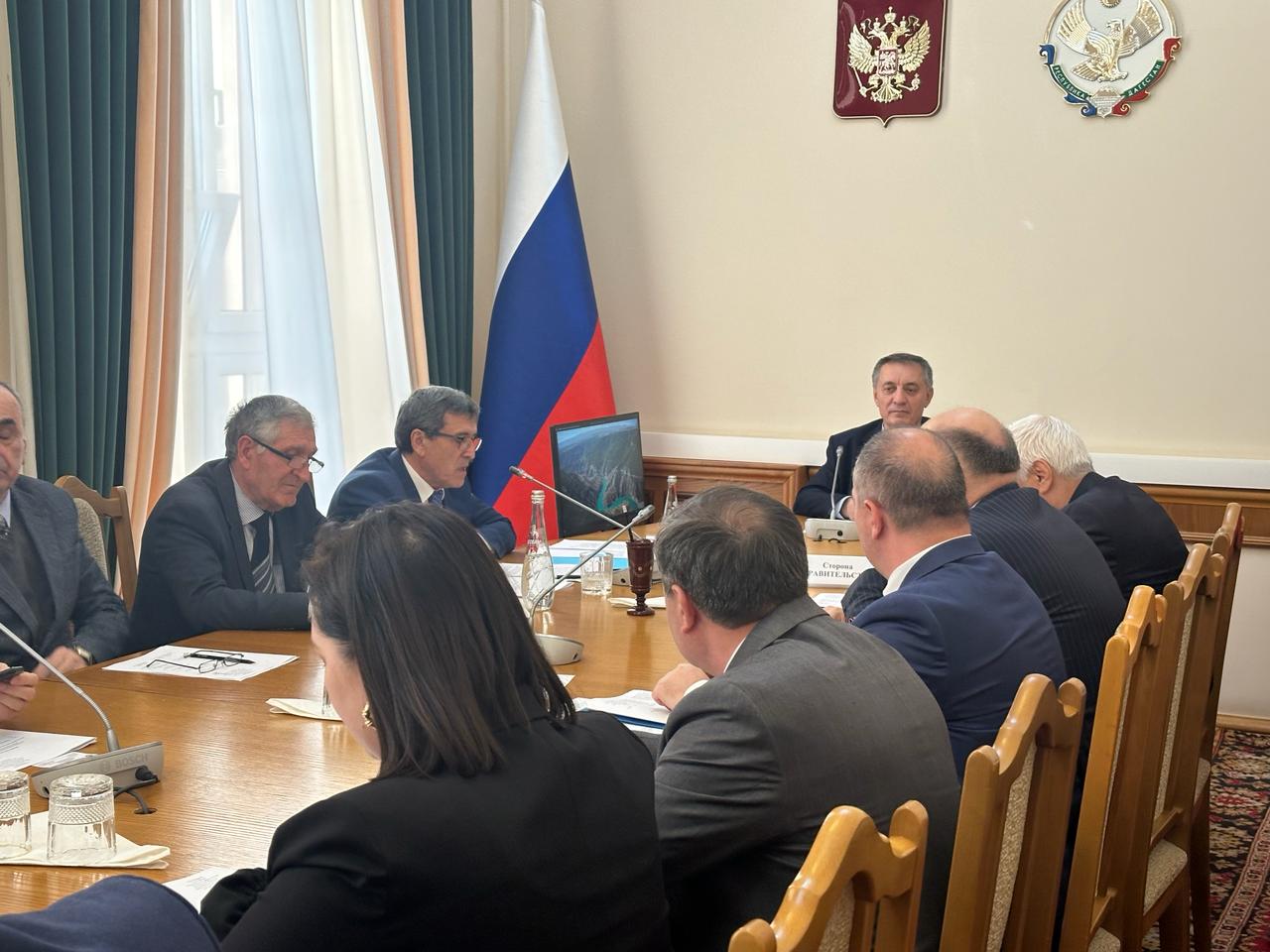 Заседание трёхсторонней комиссии по регулированию социально-трудовых отношений прошло в Правительстве Дагестана