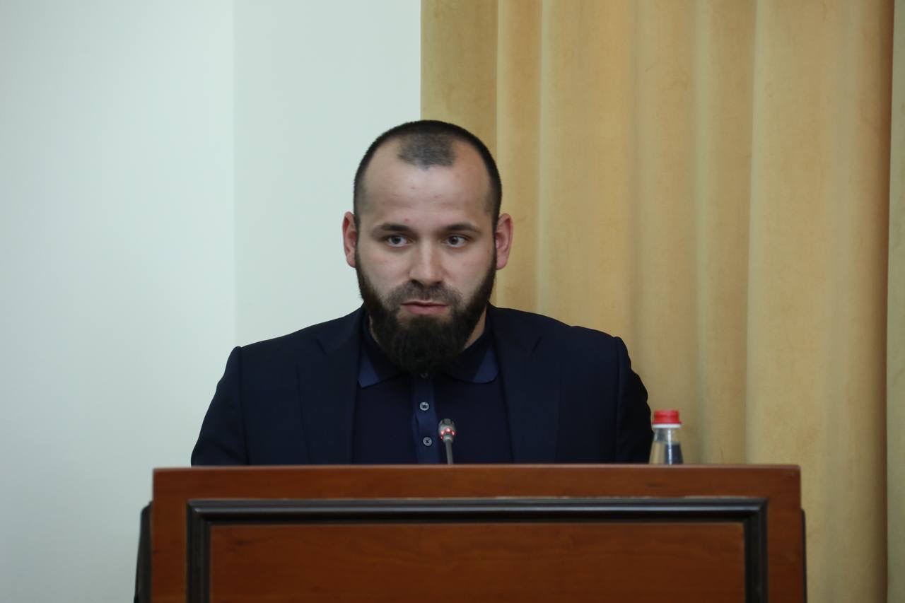 Абдулмуслим Абдулмуслимов провел первое заседание Экспертного совета при Правительстве РД