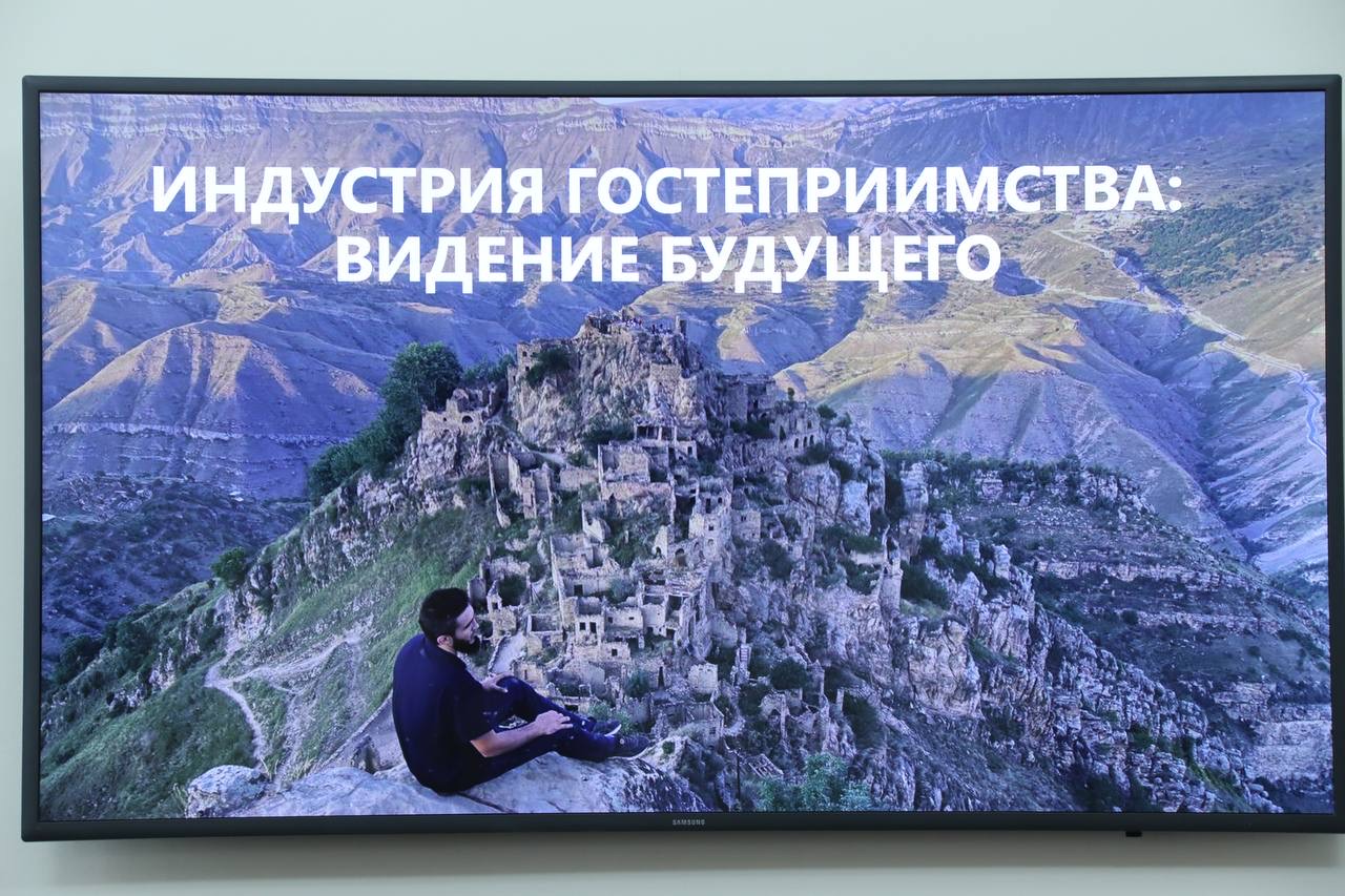 Абдулмуслим Абдулмуслимов провел первое заседание Экспертного совета при Правительстве РД