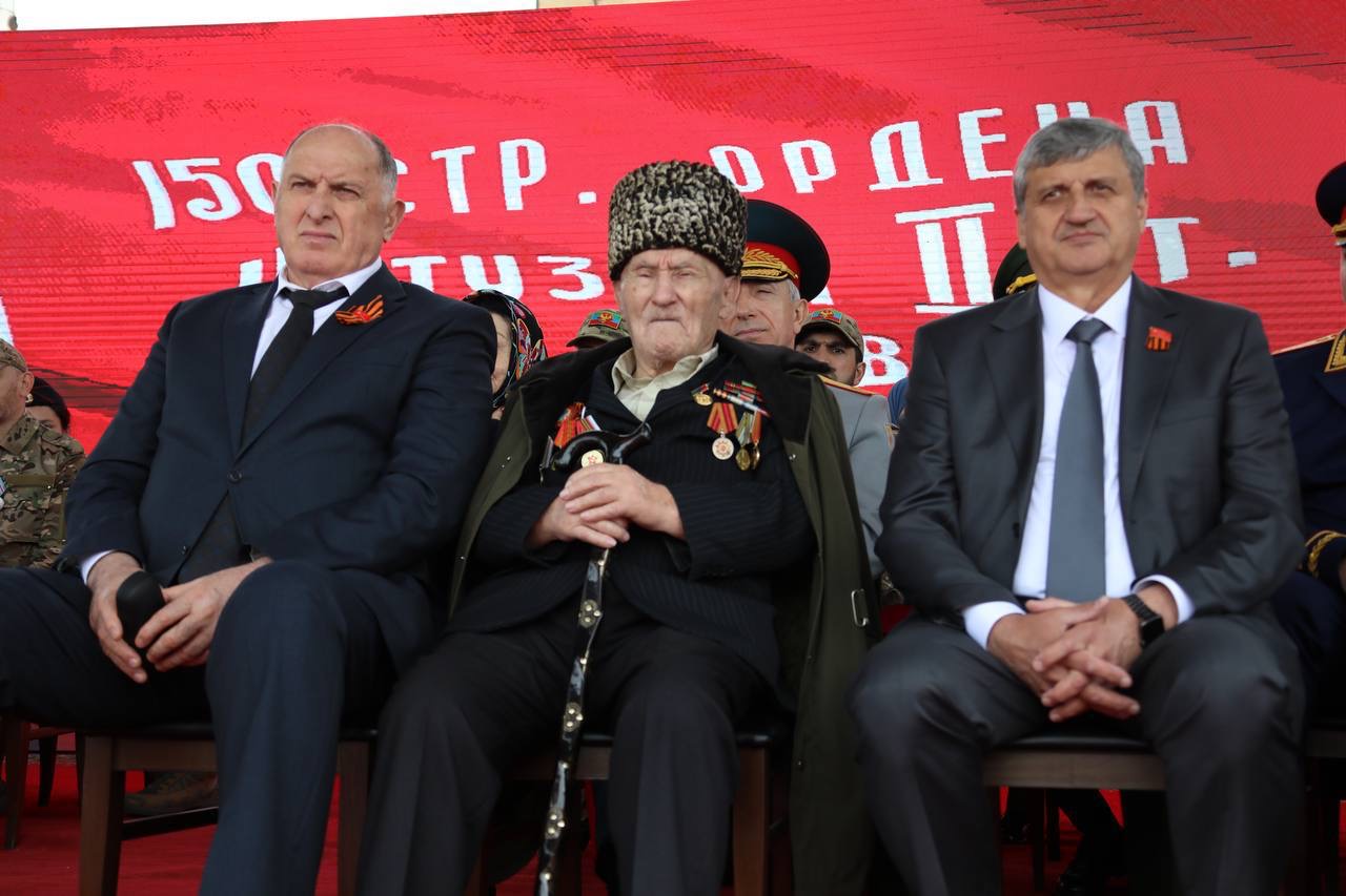 Абдулмуслим Абдулмуслимов дал старт республиканской акции «Знамя Победы»