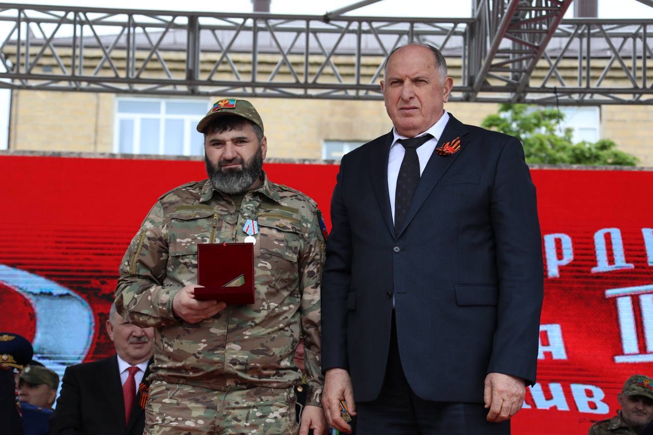 Абдулмуслим Абдулмуслимов дал старт республиканской акции «Знамя Победы»