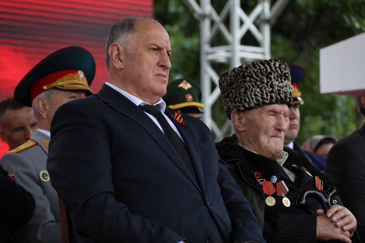 Абдулмуслим Абдулмуслимов дал старт республиканской акции «Знамя Победы»