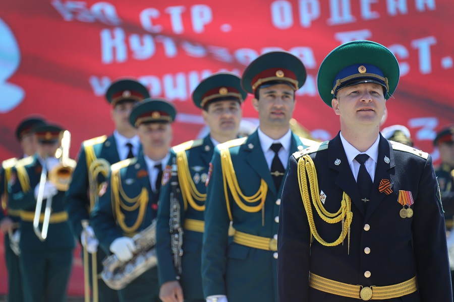 Военный Парад по случаю 79-й годовщины Победы в Великой Отечественной войне прошел в Каспийске